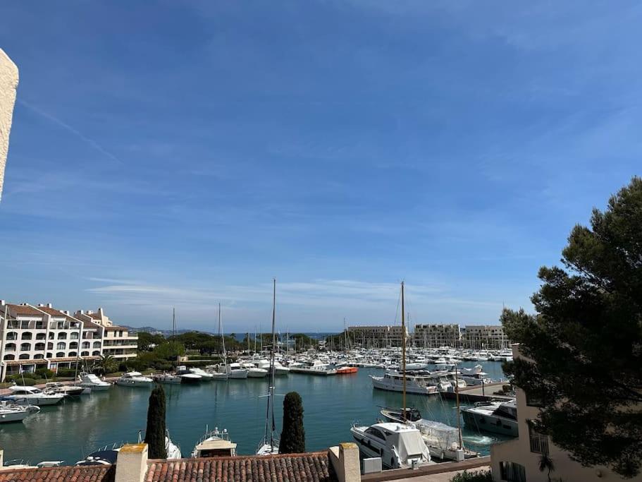 L'Atelier Marin Sur Le Port Des Marines Apartment Cogolin Exterior photo